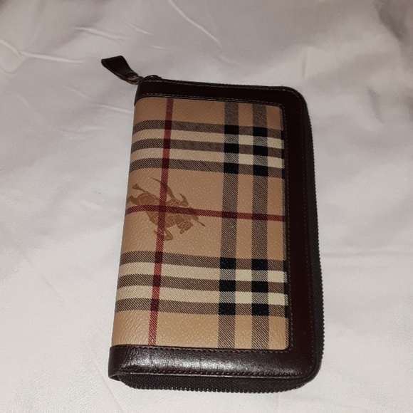 burberry zipper wallet